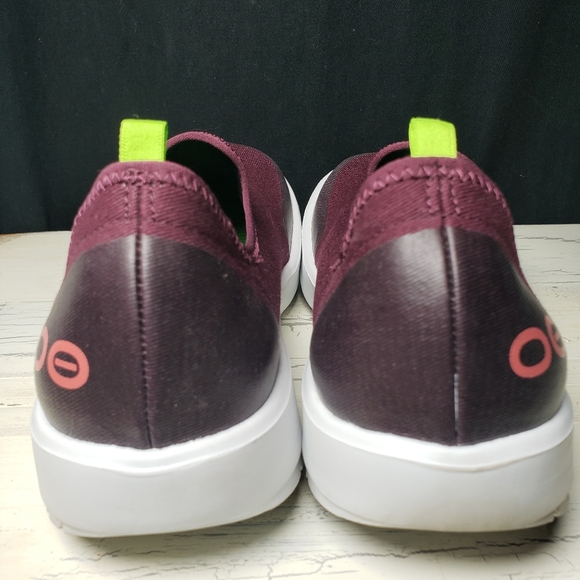 OOFOS OOmg eeZeeLow Sneakers in Burgundy - Women's size 9.5 - Picture 6 of 13